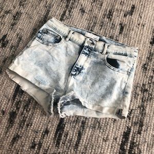 GARAGE BLEACHED DENIM SHORTS
